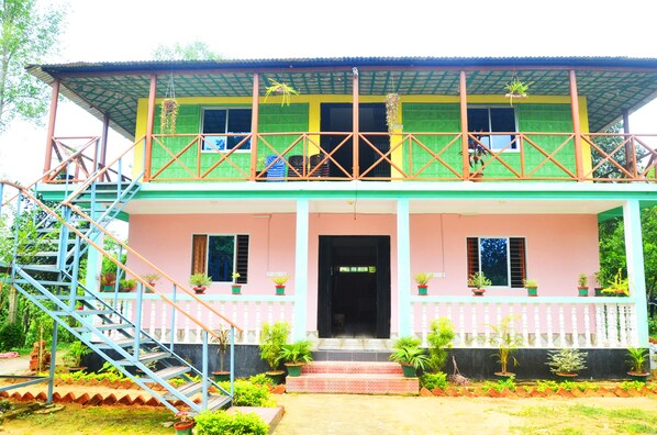 Mặt tiền nơi lưu trú