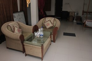 Exclusive Suite | Premium bedding, desk, bed sheets