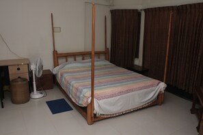 Suíte exclusiva | Roupas de cama premium, escrivaninha, roupa de cama