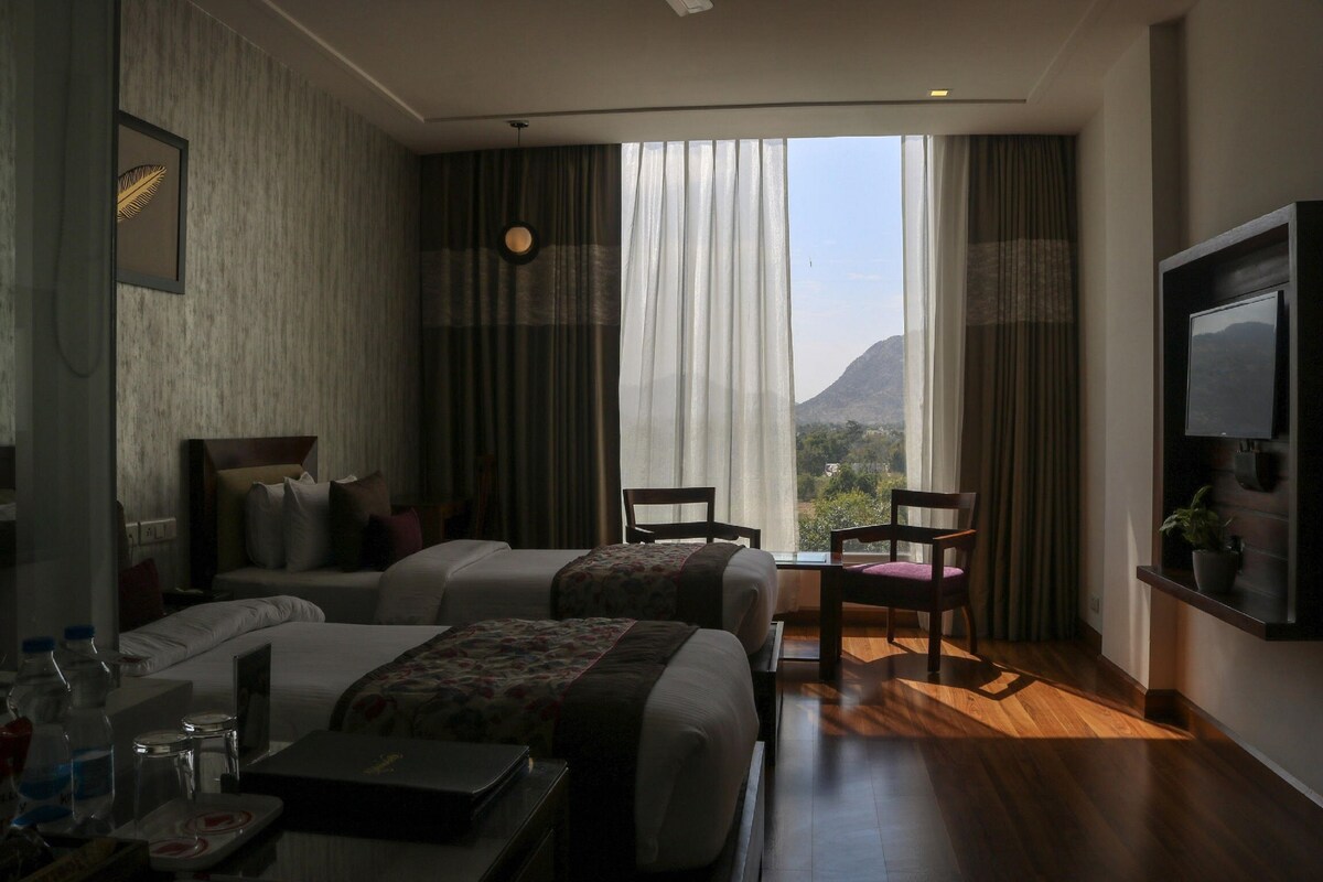 1 bedroom, premium bedding, minibar, in-room safe
