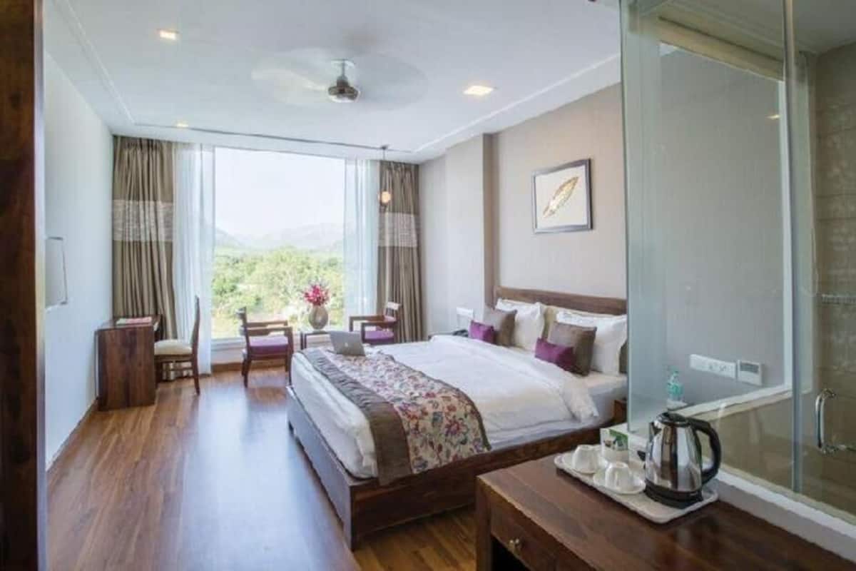 1 bedroom, premium bedding, minibar, in-room safe