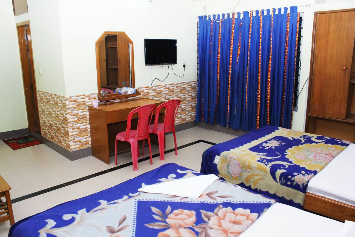 Free WiFi, bed sheets