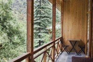 高級平房, 1 張特大雙人床, 山景 | 陽台