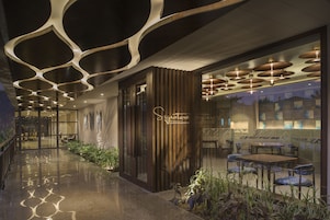 Aperto a colazione, pranzo e cena, cucina internazionale