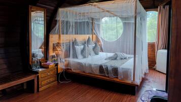 1 bedroom, bed sheets