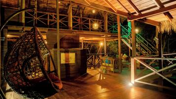 Breakfast, lunch, dinner served; international cuisine