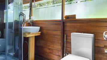 Sky Nest | Bagno | Doccia, set di cortesia gratuito, asciugacapelli, bidet