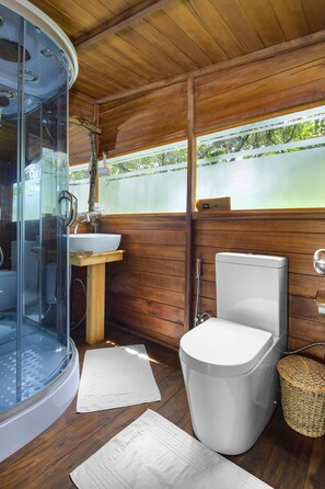 Sky Nest | Bathroom - Leopard Nest - Glamping in Yala (Tissamaharama)
