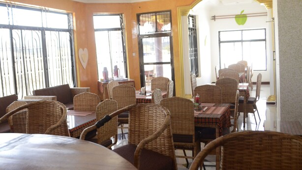 Breakfast, lunch and dinner served - Vamos Hotel Mafinga (Mafinga)