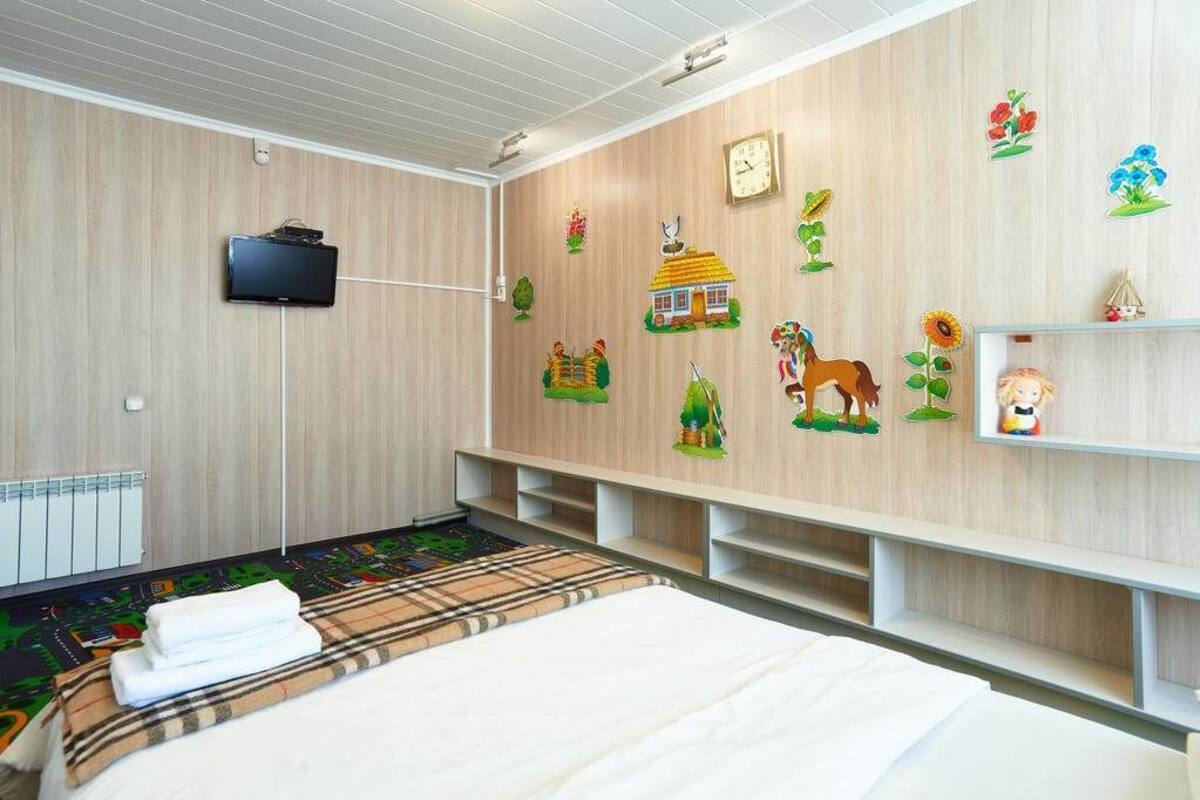 Apartamento familiar, 2 habitaciones, baño privado | 1 dormitorio, ropa de cama de alta calidad, escritorio