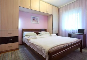 Standard Double Room, Shared Bathroom | 1 bedroom, premium bedding, desk, iron/ironing board