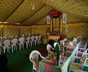 Tägliches kontinentales Frühstück (300.00 INR pro Person)