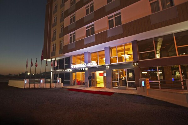 Front of property - evening/night - Verman Hotel (Eskisehir)