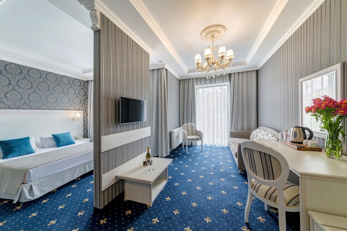 1 bedroom, premium bedding, minibar, in-room safe