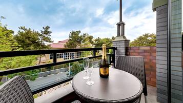 Junior Studio | Pemandangan dari bilik