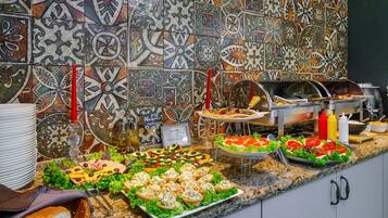 Sudah termasuk sarapan prasmanan setiap hari