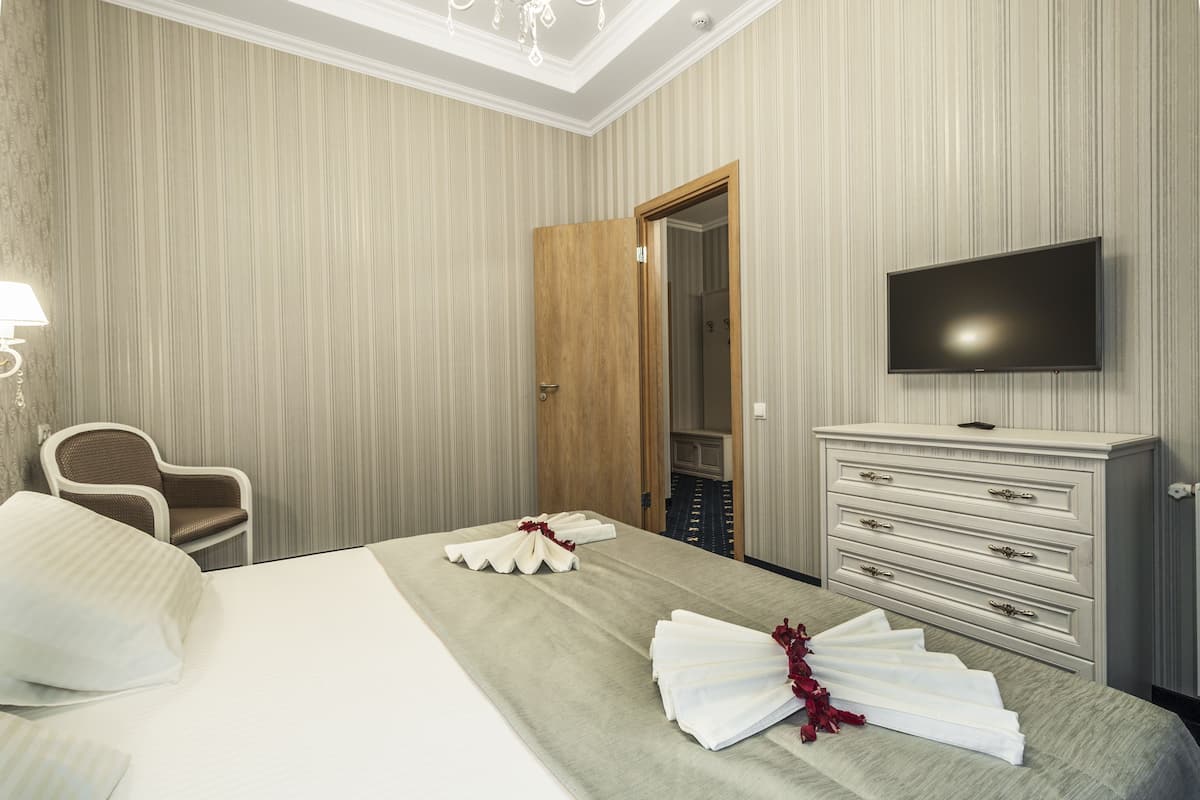 1 bedroom, premium bedding, minibar, in-room safe