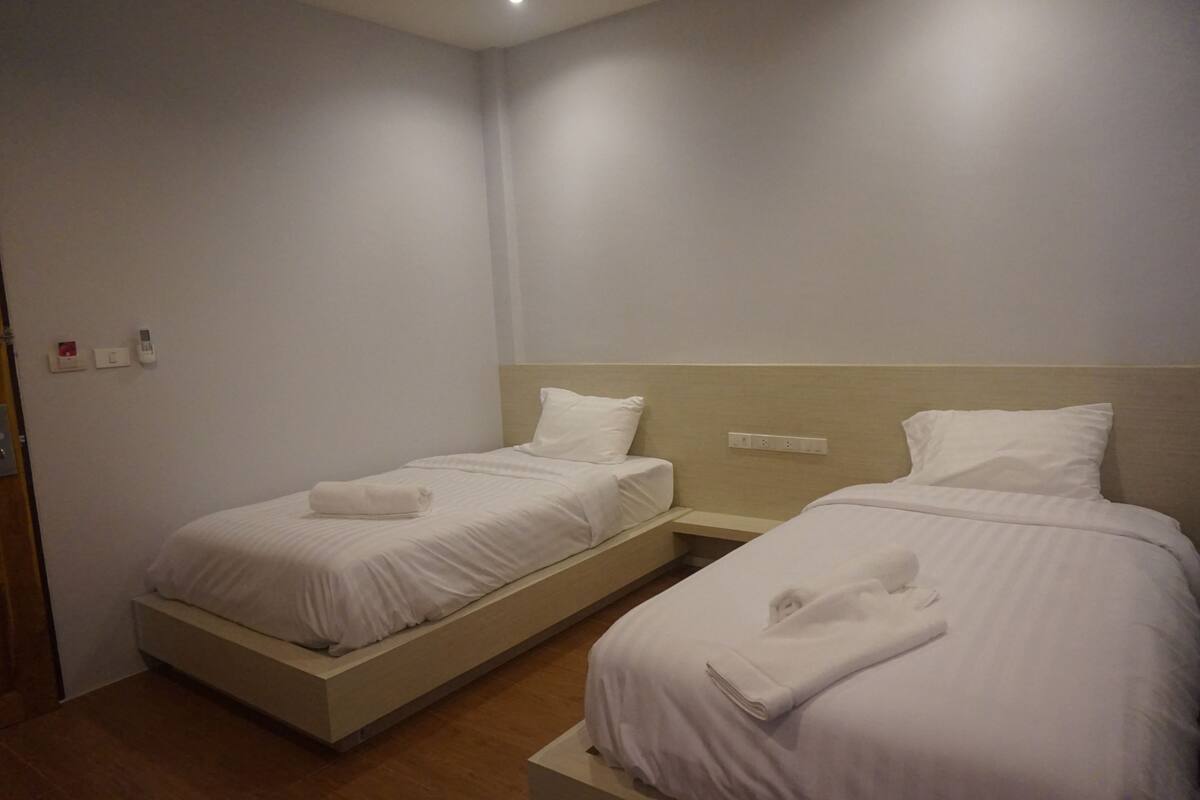Standard Twin Room | Hypo-allergenic bedding available, blackout drapes, WiFi (free)