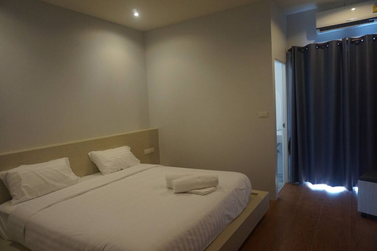 Standard Double Room | Hypo-allergenic bedding available, blackout drapes, WiFi (free)