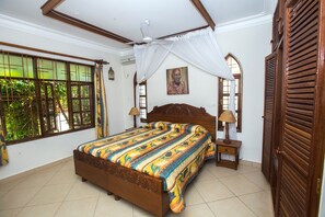 2 quartos, quartos à prova de som, Wi-Fi de cortesia, roupa de cama