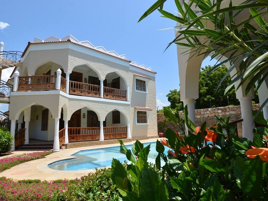 2 piscinas al aire libre
