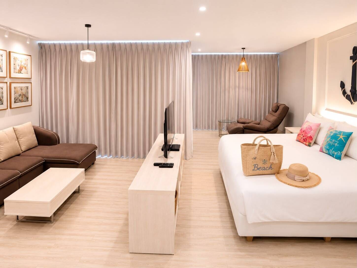 Grand Deluxe Suite | 客房内保险箱、办公桌、遮光窗帘、免费婴儿床