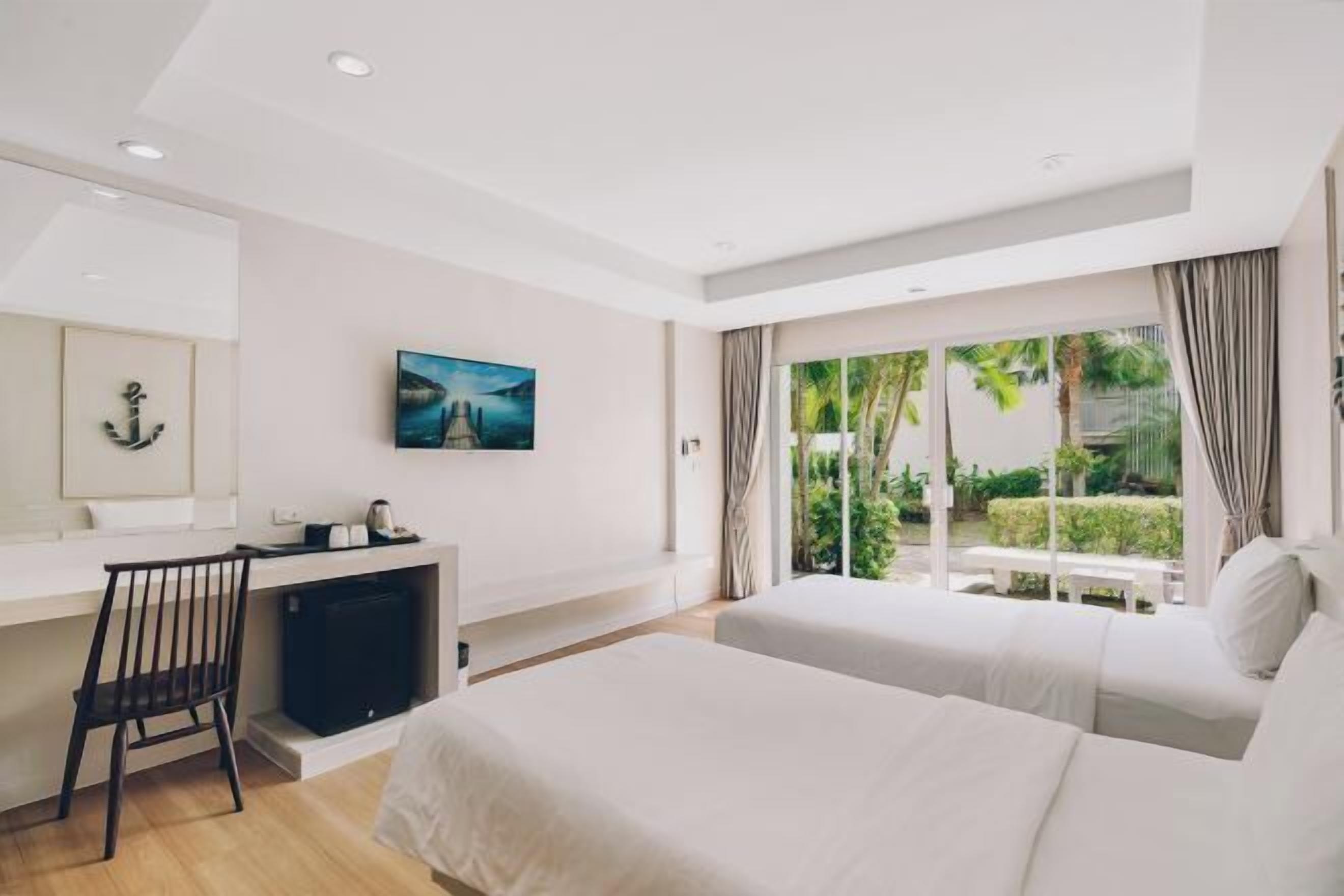 Coffres-forts dans les chambres, bureau, rideaux occultants