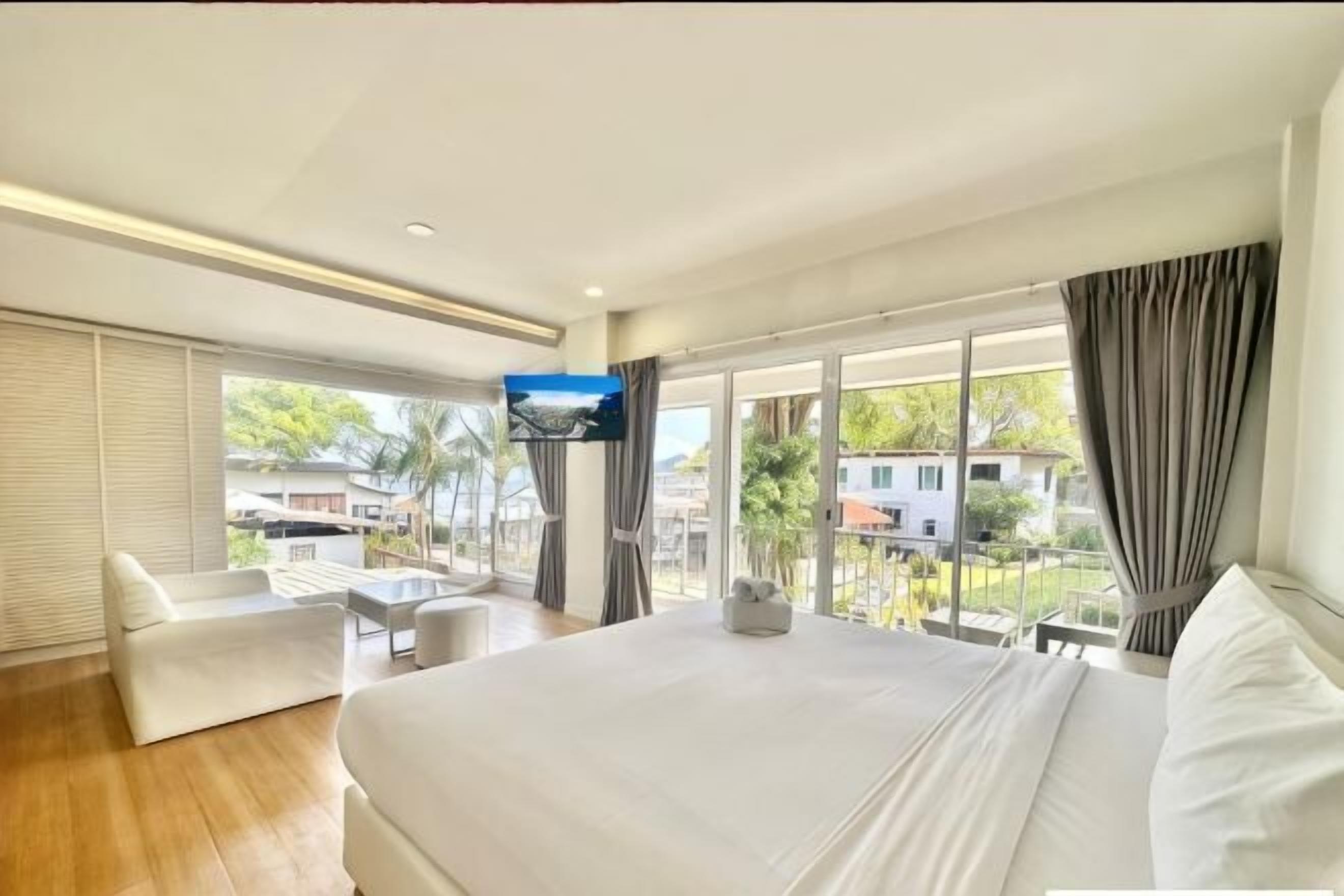 In-room safe, desk, blackout drapes, free cribs/infant beds
