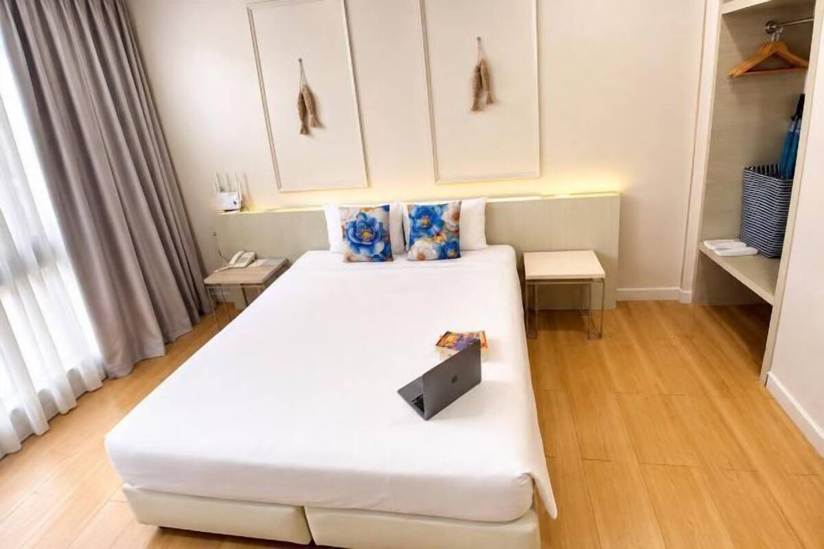 In-room safe, desk, blackout drapes, cribs (free)