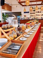 Desayuno buffet todos los días (con cargo)