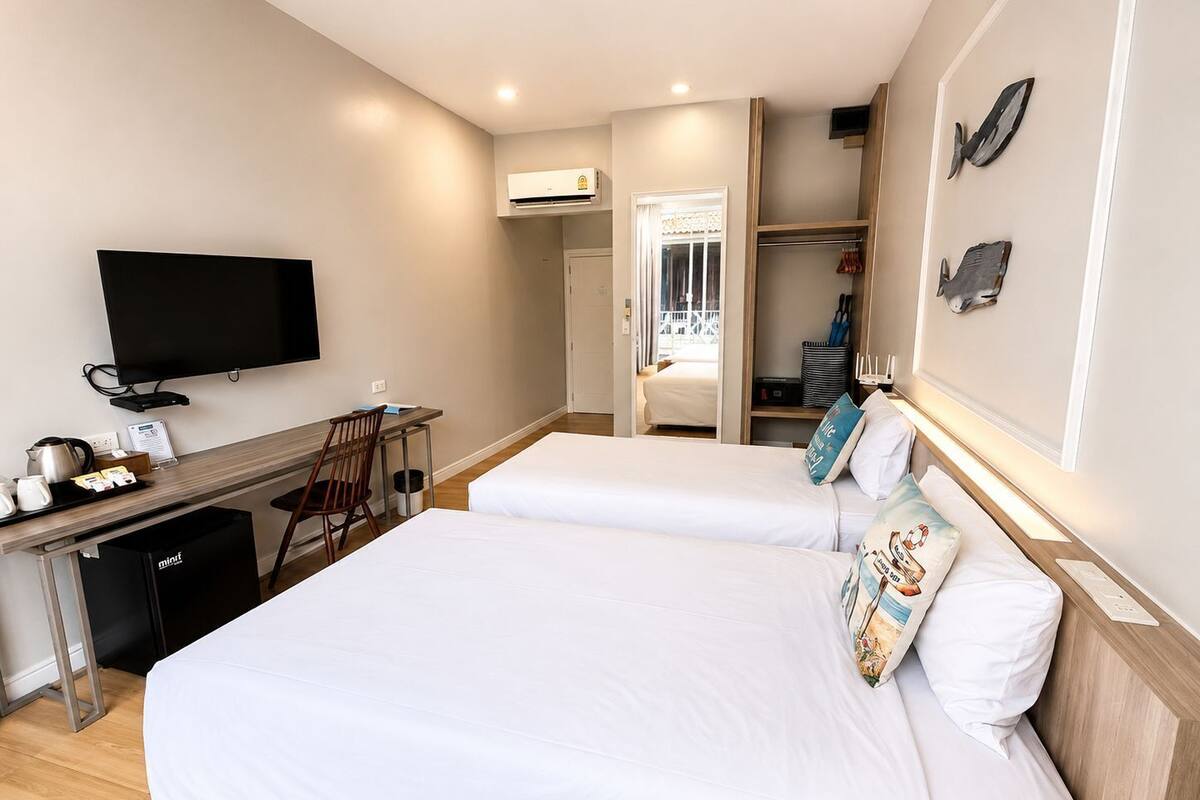 Deluxe Twin Room | Bathroom