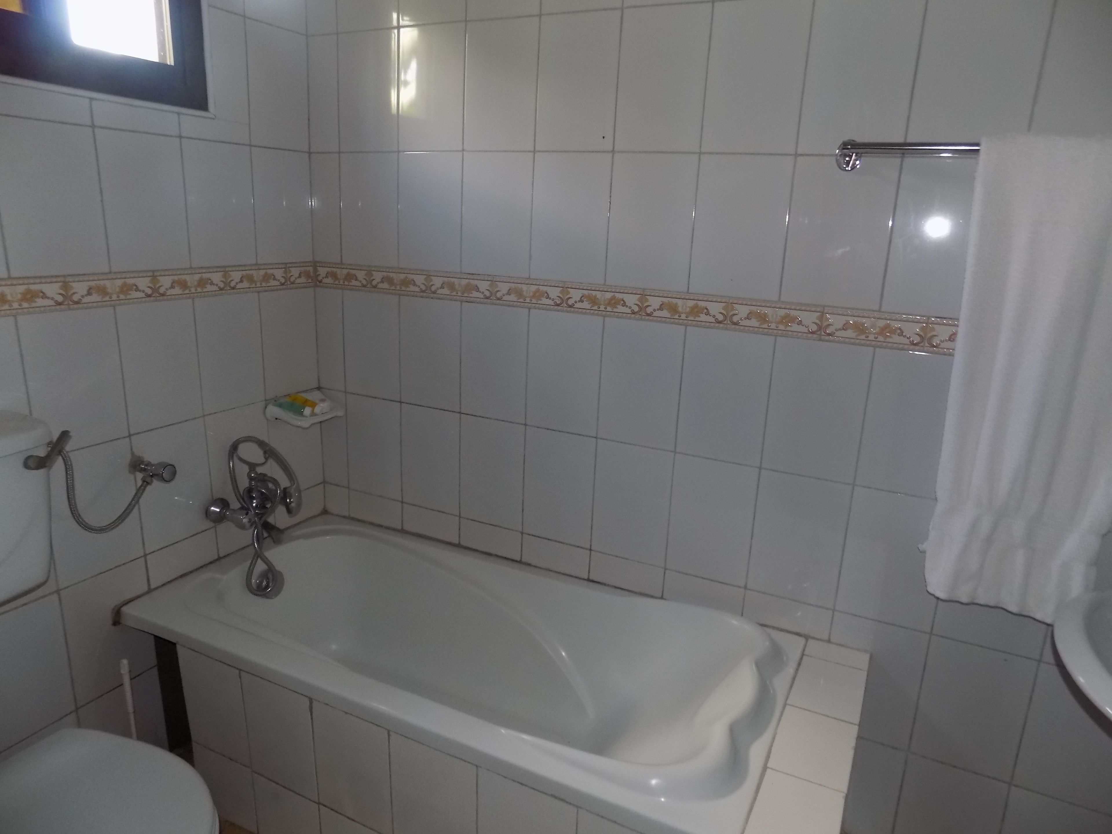 shower, free toiletries, towels