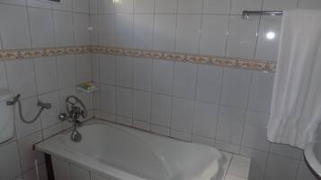 Shower, free toiletries, towels