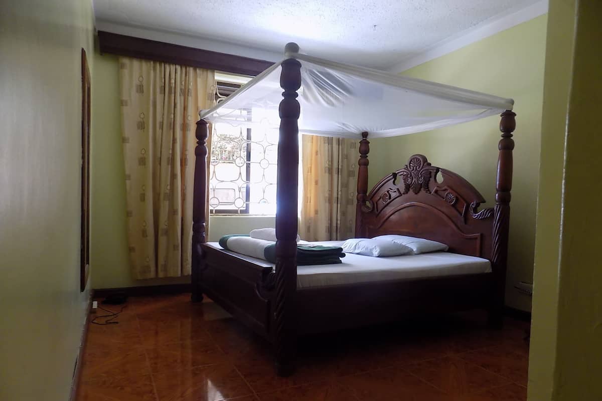 Departamento, 2 habitaciones, cocineta | Escritorio, insonorización y ropa de cama