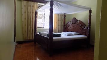 Apartment, 2 Bedrooms, Kitchenette | Desk, soundproofing, bed sheets