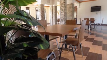 Breakfast, lunch, dinner served; local and international cuisine