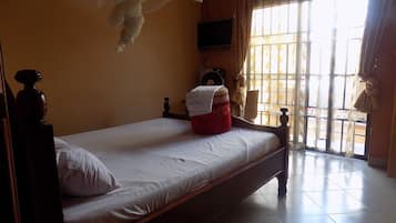 Double Room, Balcony | Living area