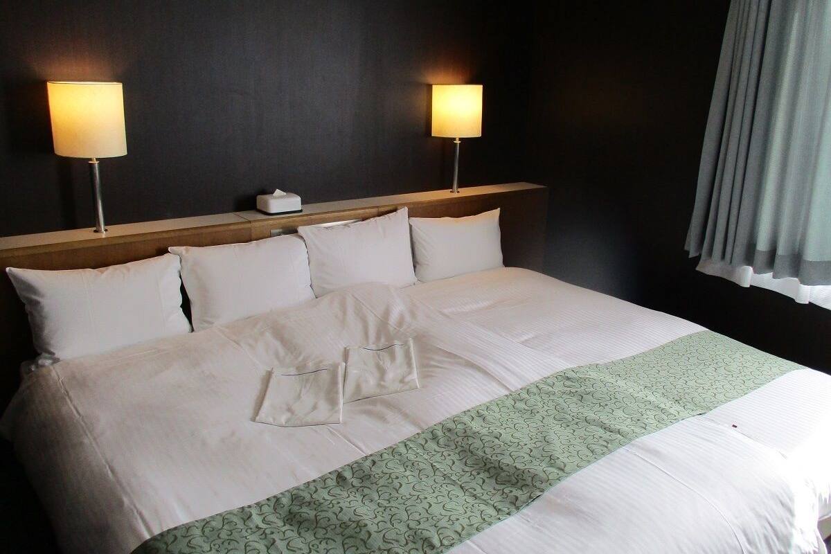 desk, laptop workspace, iron/ironing board, free wifi