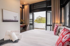 Luxury-Apartment, 2 Schlafzimmer | 2 Schlafzimmer, hochwertige Bettwaren, Zimmersafe, individuell dekoriert