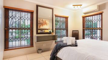 2 間睡房、高級寢具、特厚豪華床墊、房內夾萬