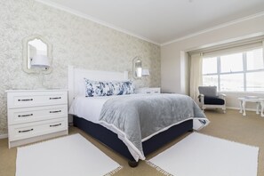 Leilighet – deluxe, 2 soverom, sjøutsikt, sjøvendt | Sengetøy av topp kvalitet, memory foam-senger og individuelt dekorert