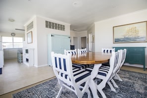 Deluxe Apartment, 2 Bedrooms, Sea View, Sea Facing | In-room dining - South Point (L'Agulhas)