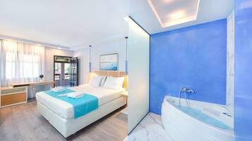 Deluxe Room, Sea View | In-room safe, desk, soundproofing, iron/ironing board