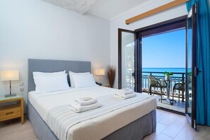 Habitación estándar, vista al mar | Caja de seguridad en la habitación, escritorio y insonorización 