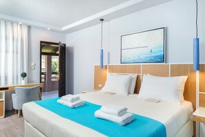 Deluxe-Zimmer, Meerblick | Zimmersafe, Schreibtisch, schallisolierte Zimmer, Bügeleisen/Bügelbrett