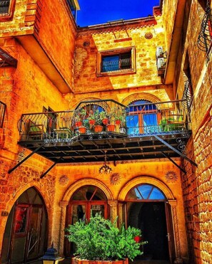Breakfast, lunch, dinner and brunch served  - Tughan Hotel (Mardin)