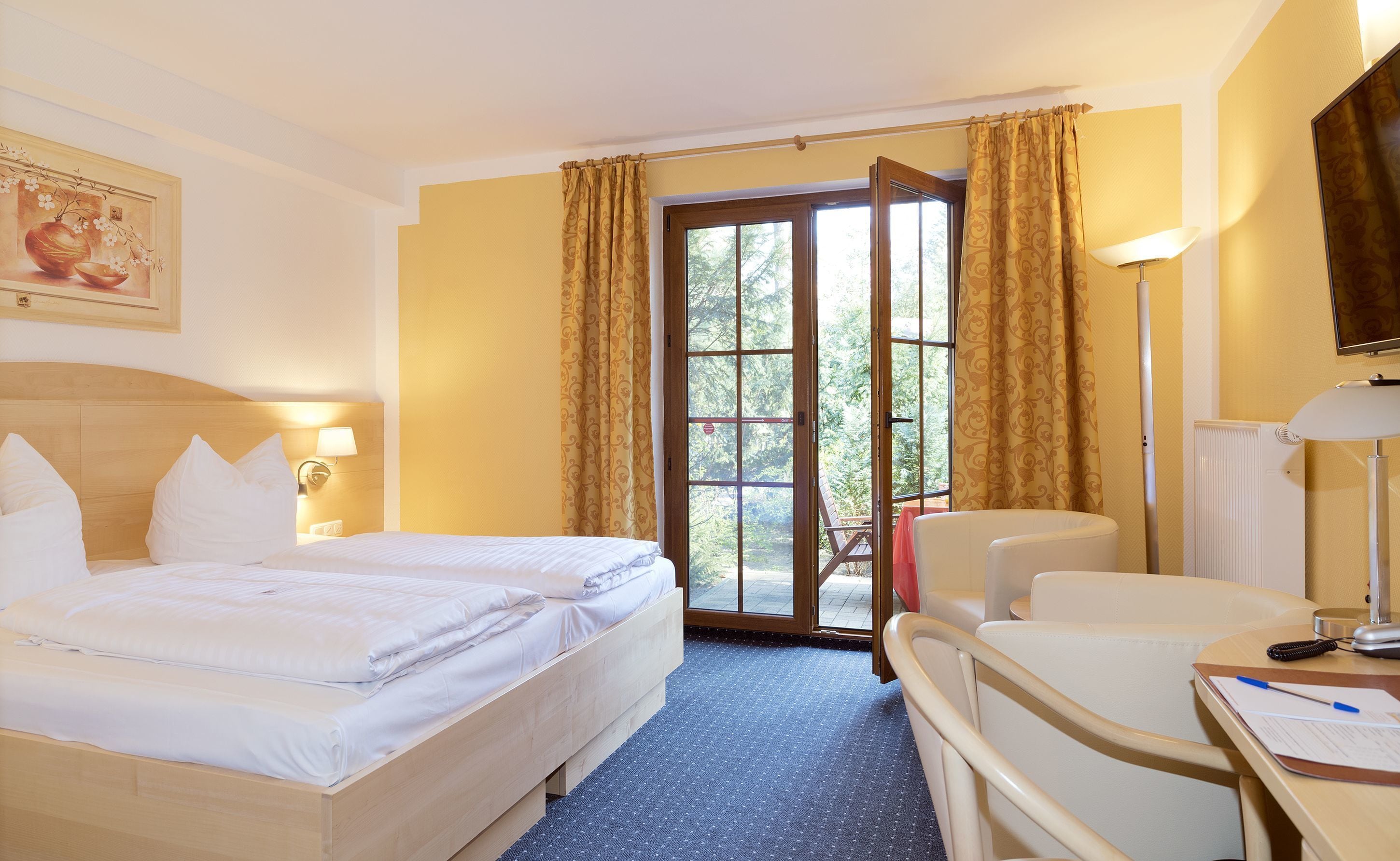 double or twin room, non smoking | premium bedding, minibar, in-room safe, desk