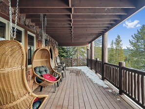 House, 4 Bedrooms | Balcony