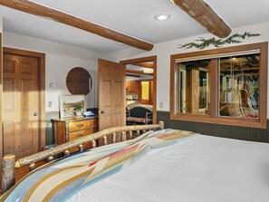 4 bedrooms, desk, laptop workspace, iron/ironing board
