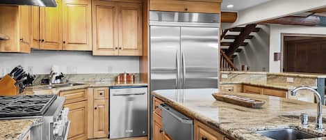 Casa, 4 habitaciones | Cocina privada | Refrigerador, microondas, horno y lavavajillas